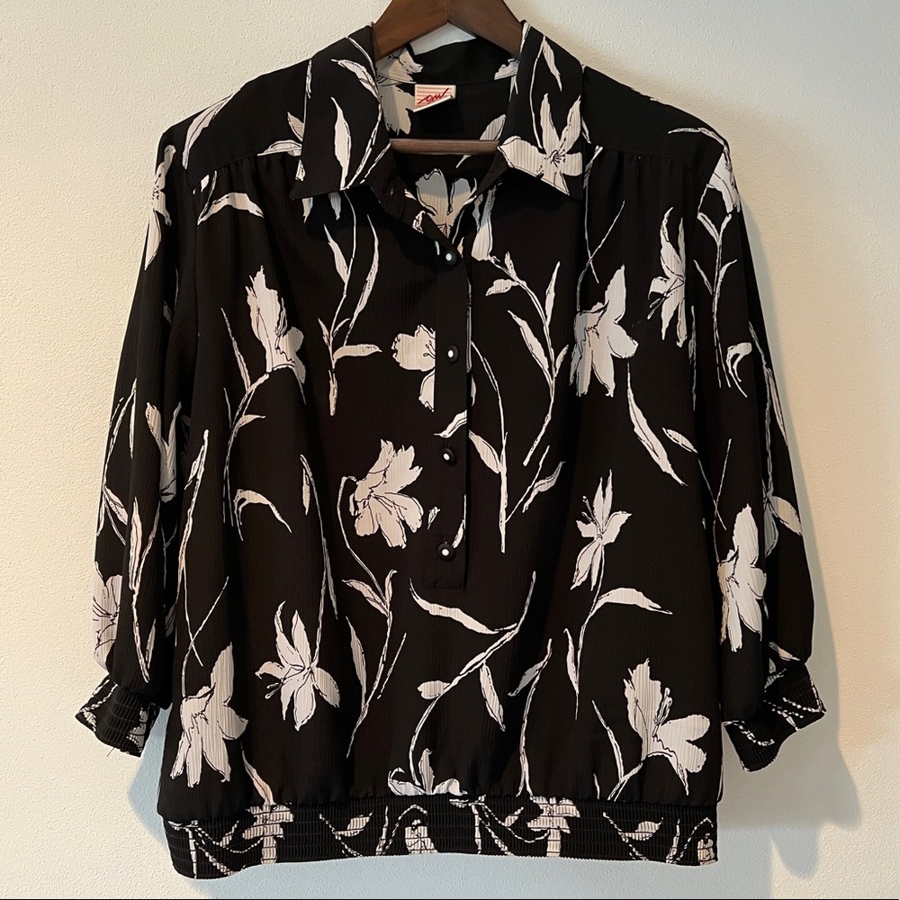 Vintage GW A Division of Graff Black and White Floral Button Front Popover - Picture 2 of 7